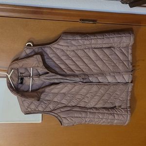 32 Degrees polyester fill puffy vest. Packable/stuff sack incl. Lavender/mauve